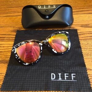 Diff Rose black/white frames with pink mirror lens